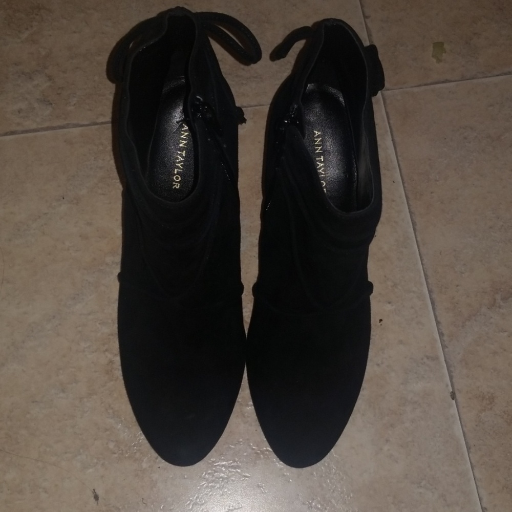 Ann Taylor Black suede leather ankle boots size 7